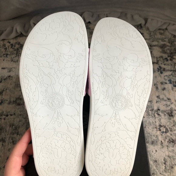 Versace Logo Embroidered Slides - Picture 4 of 13